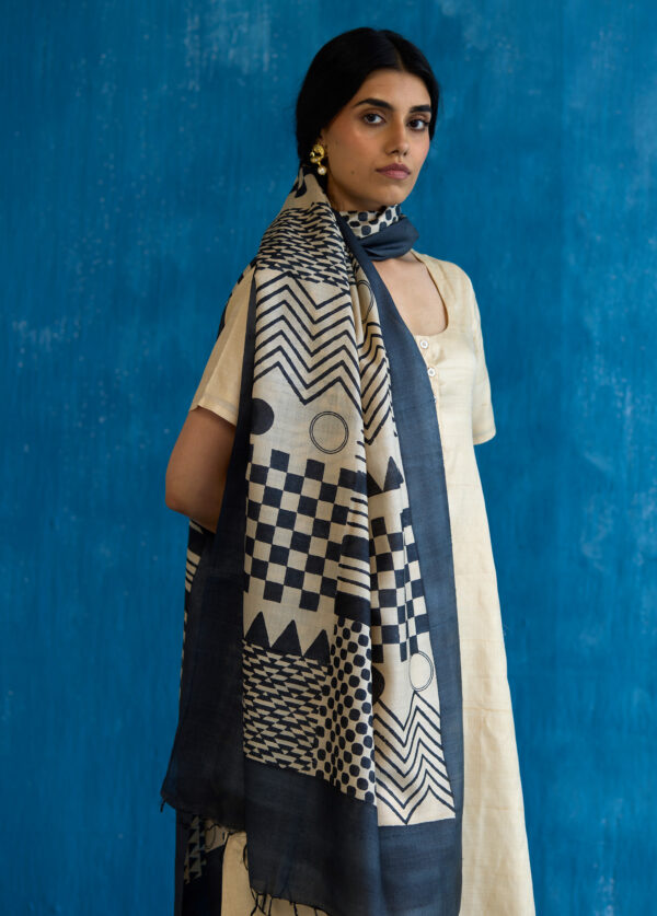 Bold Patterns Kosa Silk Dupatta - Image 4