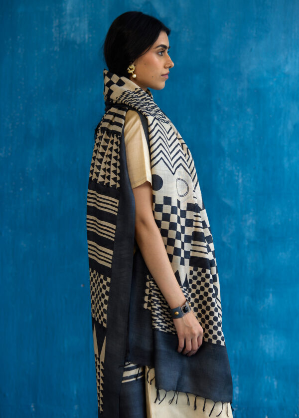 Bold Patterns Kosa Silk Dupatta - Image 2