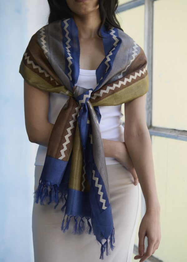 Earthy Waves Kosa Silk Stole - Image 3