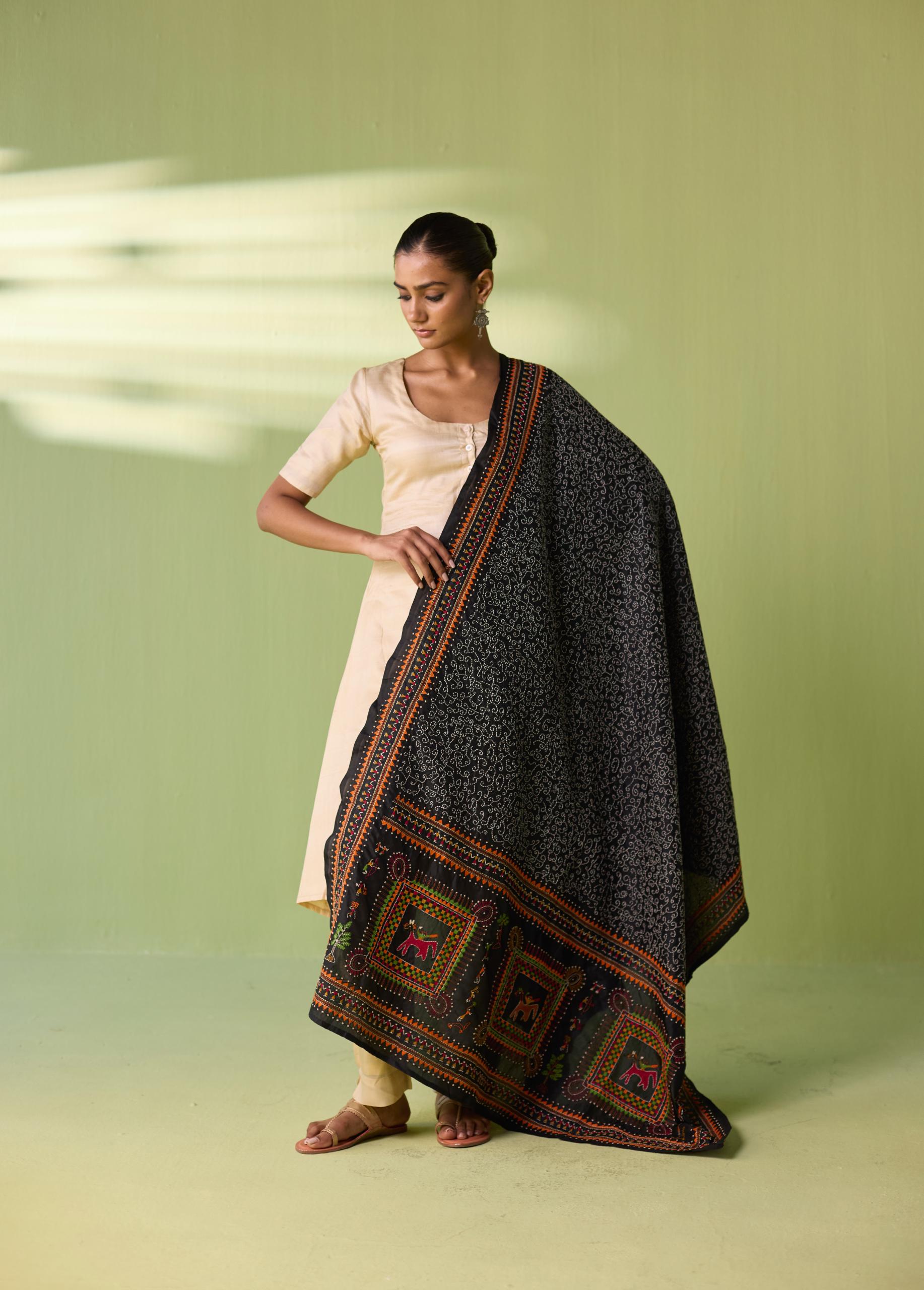 Kaali Maru Kosa Silk Marwadi Dupatta - Image 2