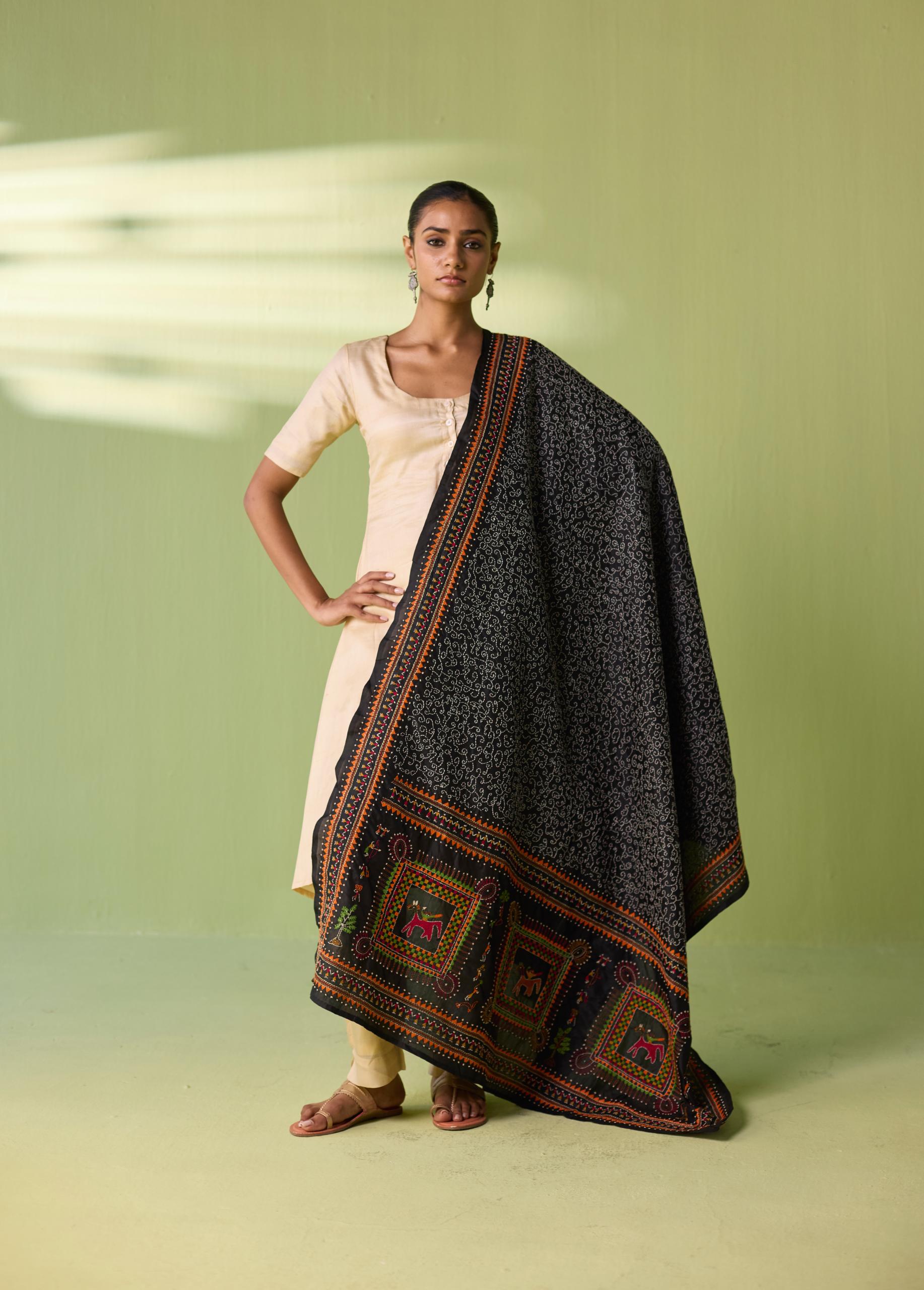 Kaali Maru Kosa Silk Marwadi Dupatta - Image 3