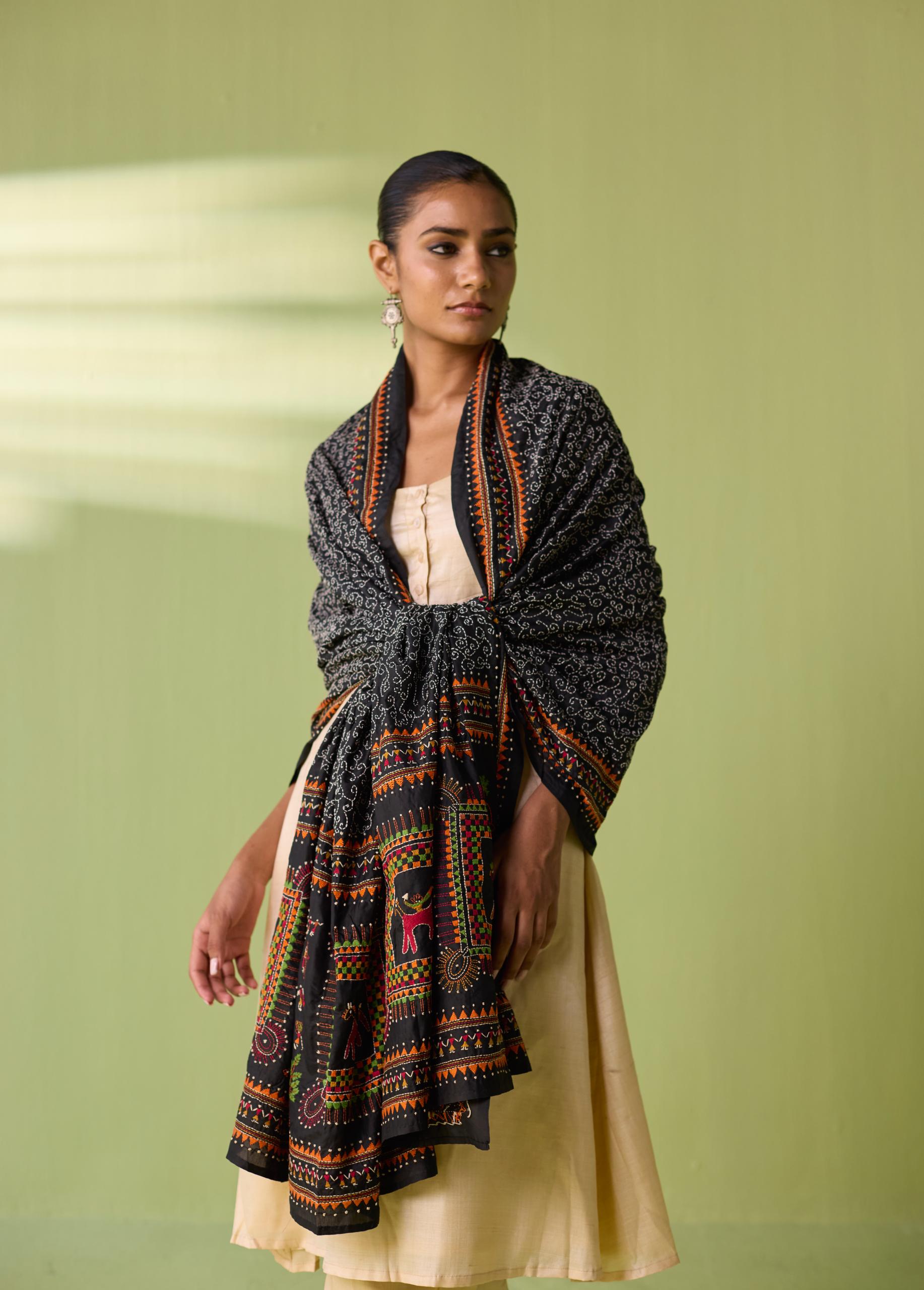 Kaali Maru Kosa Silk Marwadi Dupatta - Image 4