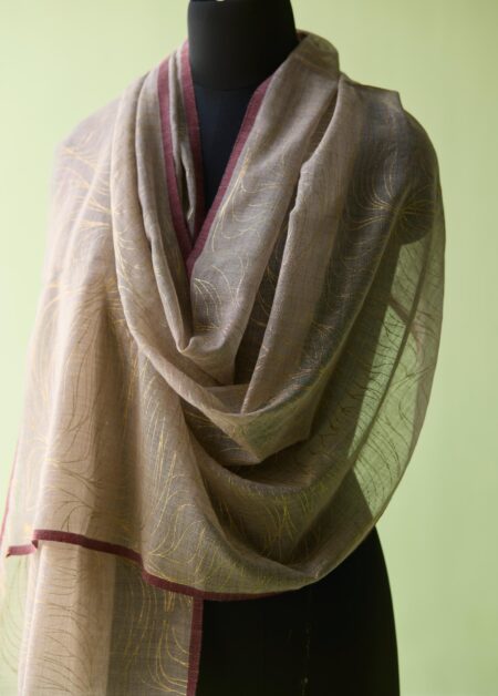 Golden Whirl Fine Wool Stole – Off-White & Maroon Edge